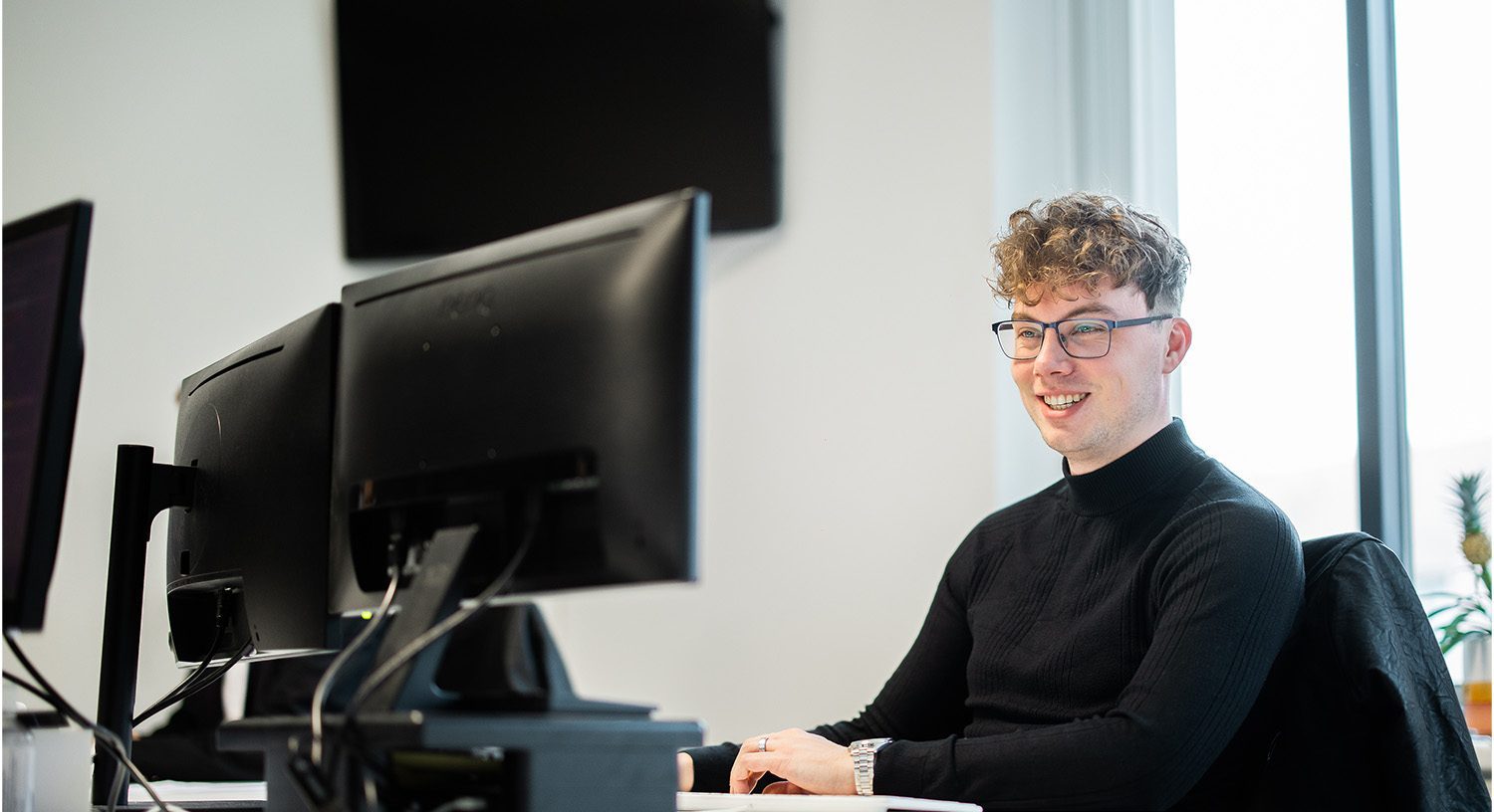 Developer bezig met een lowcode website
